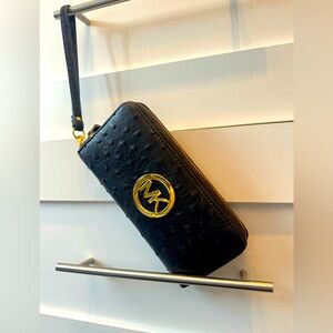 Micheal Kors Wrislet ✨